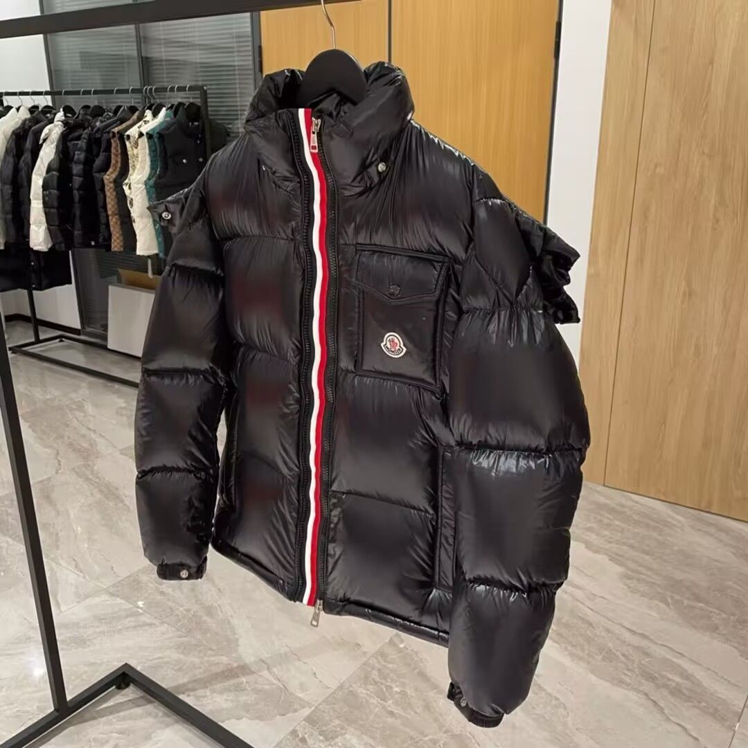 MONCLER ブラック ダウンジャケット