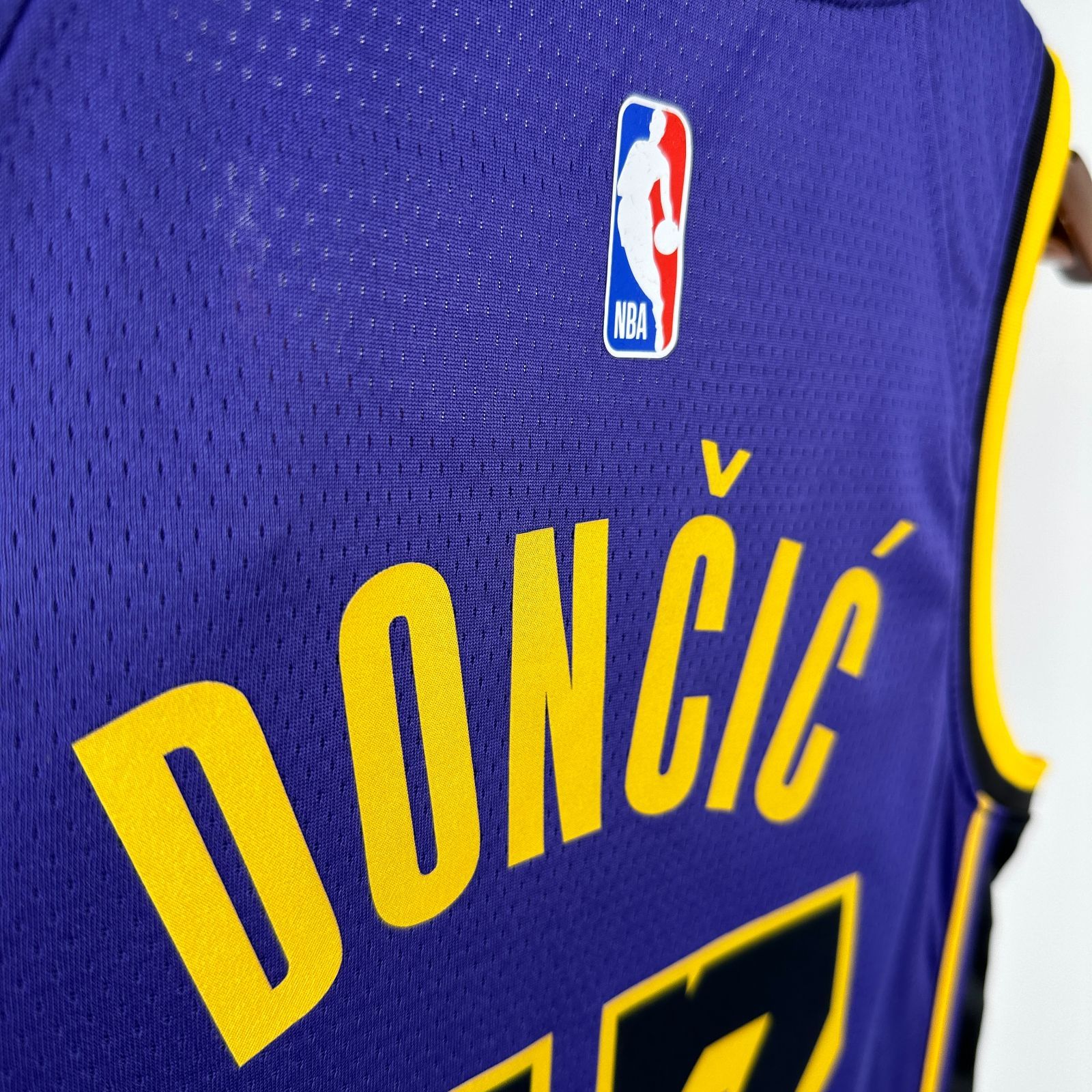 【美品】NBA バスケットボール　ゲームシャツ　ロサンゼルスレイカーズ　白24番