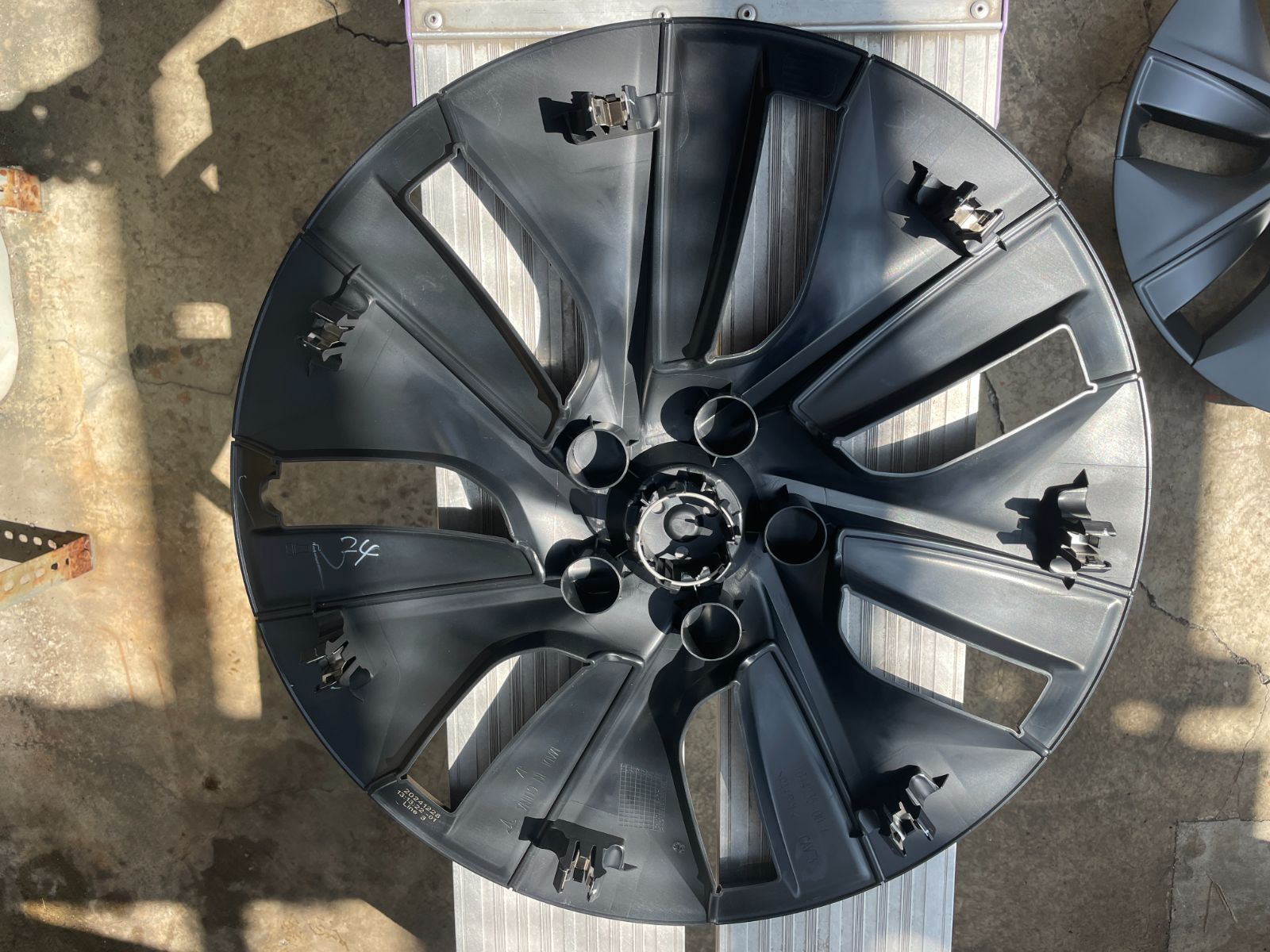 初心者 テスラ モデルY R2 03～ 19インチ ホイールカバー 菅80 格安