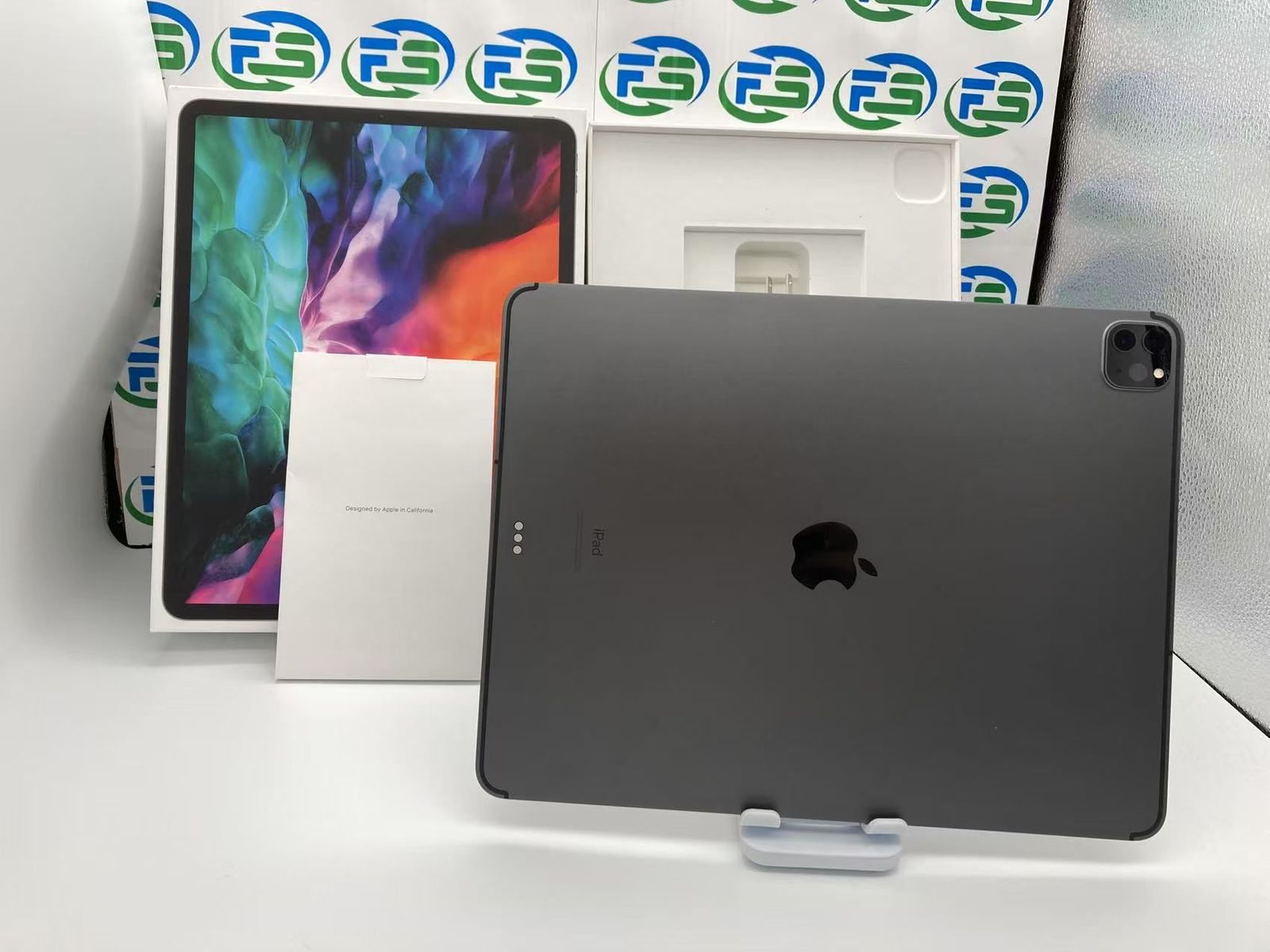 iPad Pro 12.9インチ 第4世代 512GB スペースグレイ SIMフリー 画面左下に軽微な表示異常あり バッテリー91% 付属品完備
