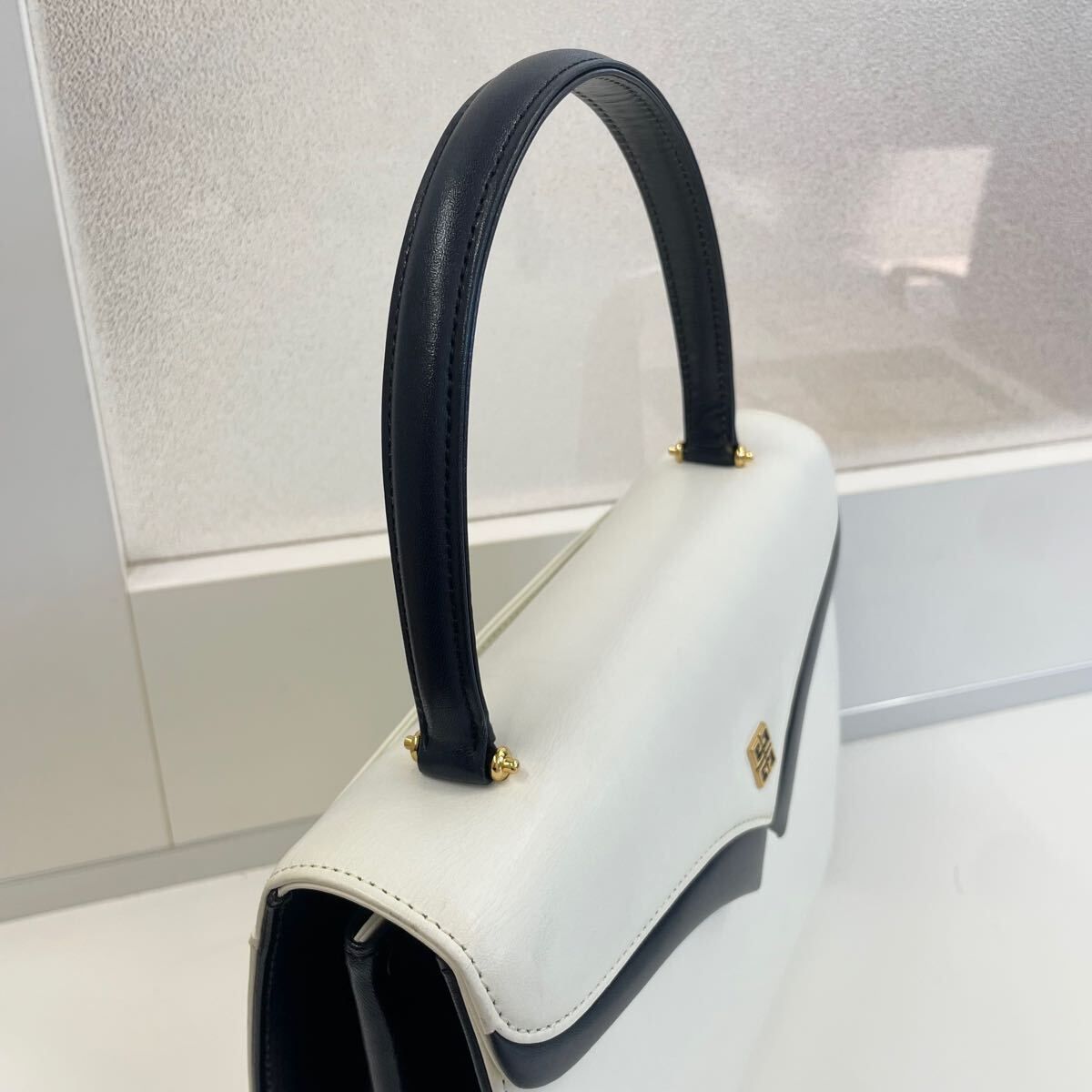 ✨極美品　GIVENCHY ジバンシー　ハンドバッグ　フォーマル　トップハンドル 美品✨♥️GIVENCHY♥️ ジバンシィ トップハンドル