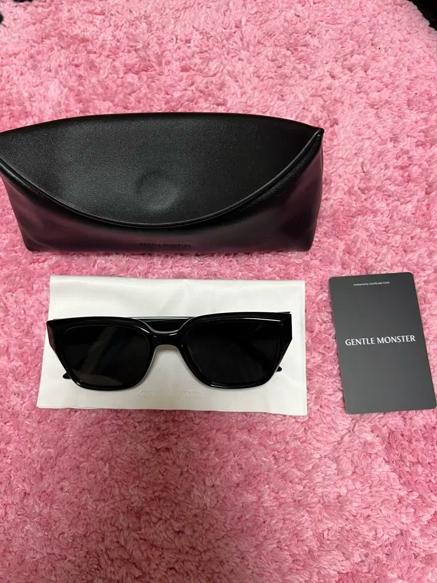 ジェントルモンスター サングラス　NABI ブラック　美品 ジェントル・モンスター Nabi 01 ブラック Gentle Monster Nabi