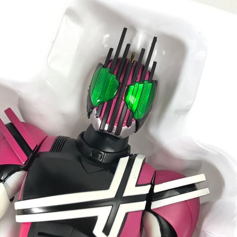 中古美品】 S.H.フィギュアーツ 真骨彫 仮面ライダーディケイド