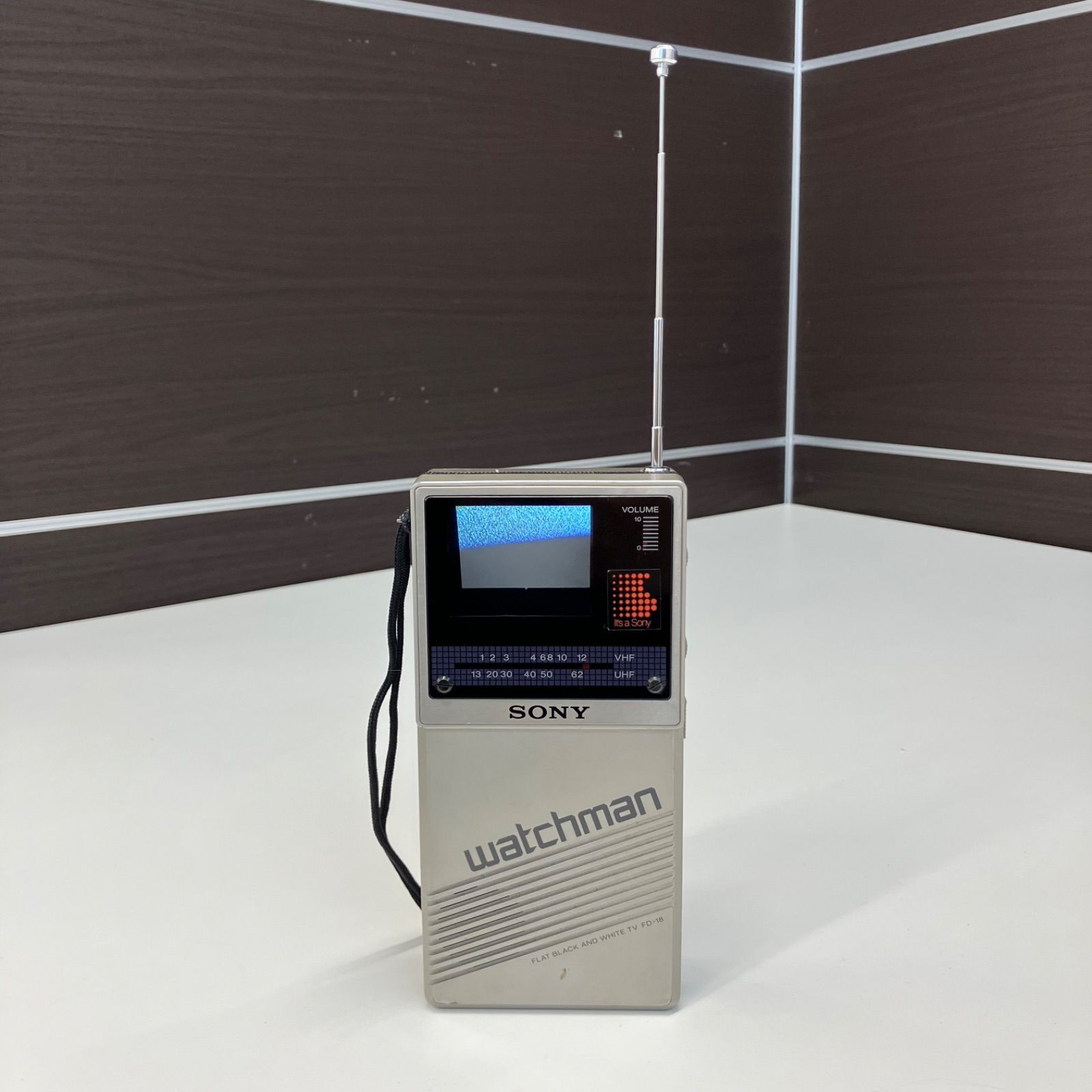 7-000015】 SONY WATCHMAN 1985年製 FD-18 ポータブルテレビ