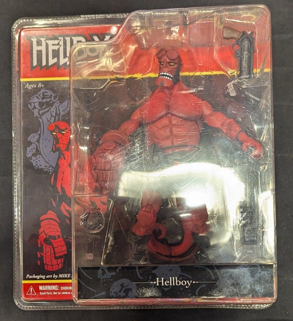 MEZCO ACTION FIGURES HELLBOY 口開き|コート無し 7インチ