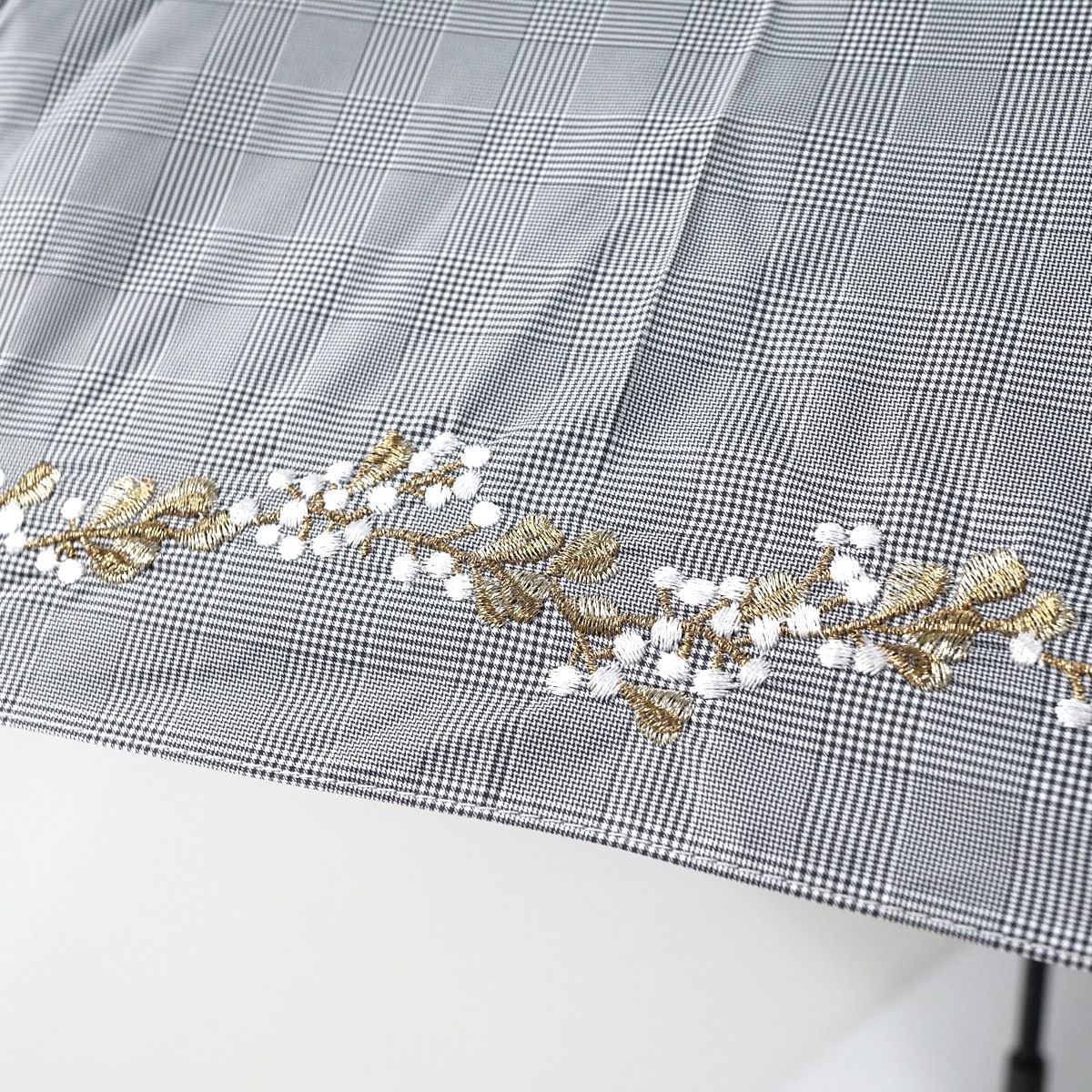 JILL STUART ジルスチュアート 美品 晴雨兼用 日傘　刺繍 JILL STUART（ジル スチュアート）ミモザ刺しゅう晴雨兼用傘