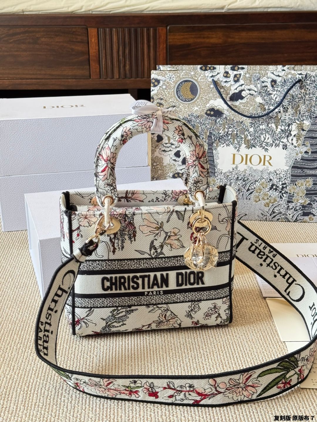 美品・ヴィンテージ【DIOR】LADY D-LITE刺繍トートバッグ 今日特価】Dior Lady D-Lite 刺繍ハンドバッグ(Dior Lady D