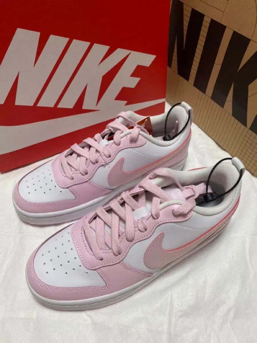 NIKE(ナイキ) コート コートバーロウ 2 se 白 ピンクフォーム 235