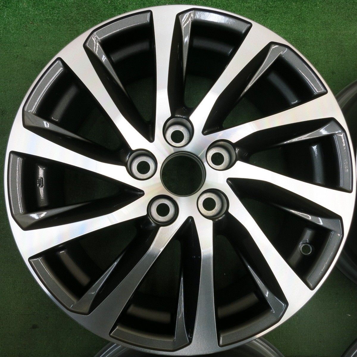 アルファード30エグゼクティブラウンジ純正17インチ ホイール