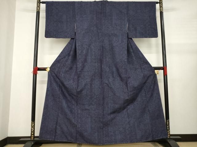 平和屋着物●本場結城紬　重要無形文化財　100亀甲　花蔦草文　正絹　逸品　AABB2004ck 平和屋着物○本場結城紬 重要無形文化財 100亀甲 花蔦草文 正絹 逸品