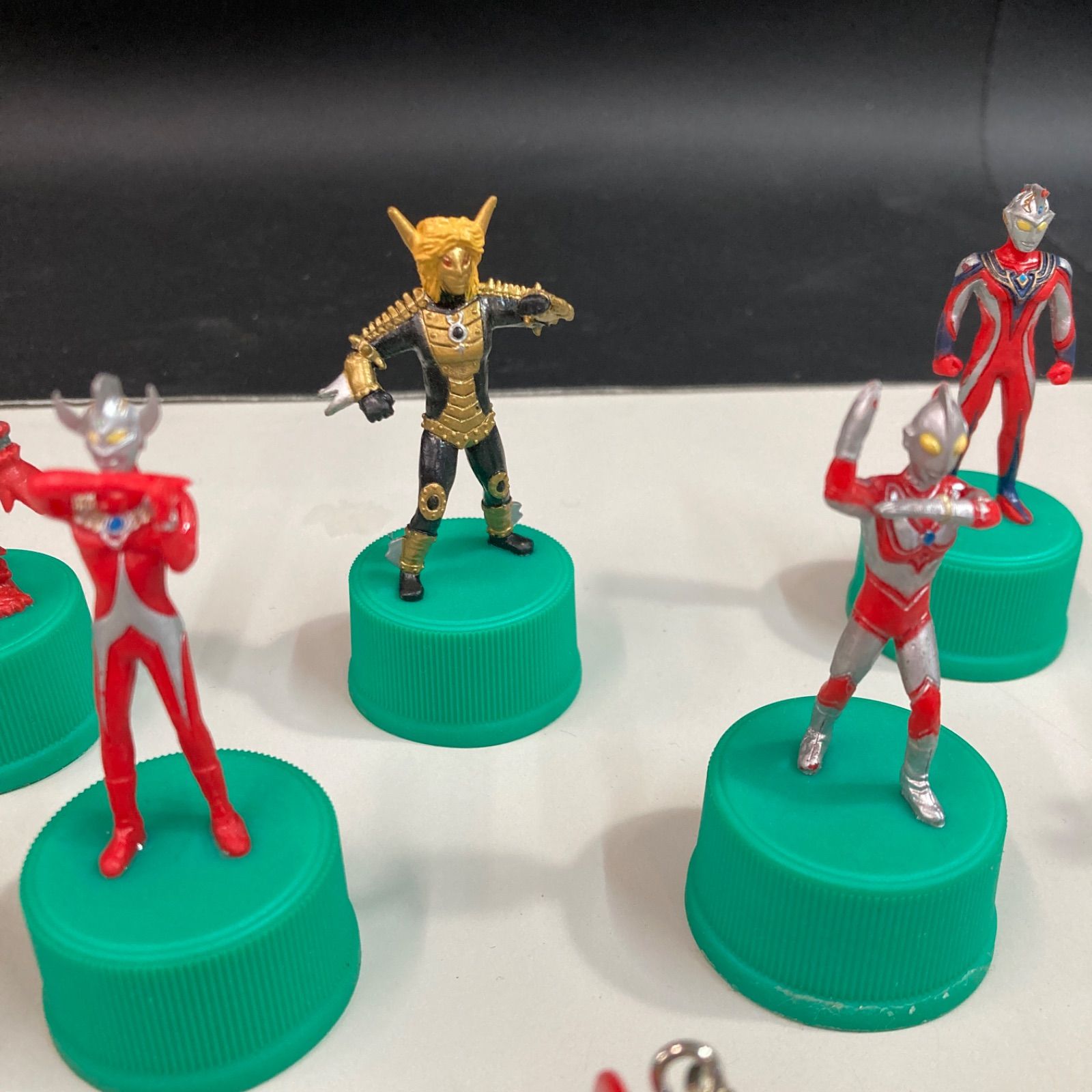 【美品】ウルトラマンボトルキャップ　シークレット込み全２４種　三ツ矢サイダー 三ツ矢サイダー ウルトラマン ボトルキャップ フィギュア 全24種