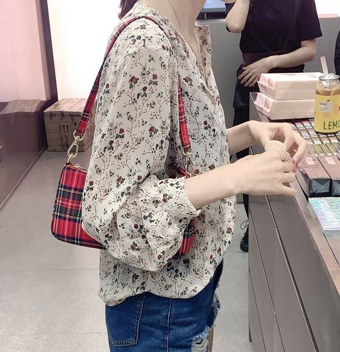 ブラウス シフォン ボリューム袖 レディース シフォンブラウス 花柄 長袖 薄手 エレガント 上品 華やか 二の腕カバー トップス 柄 オフィス 楽天市場】半額クーポンで2495円☆ブラウス 前後2way リボン