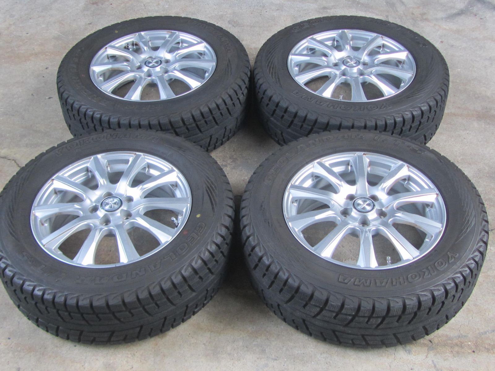 伸びやかな バリ山 215|65R16 スタッドレス ヨコハマ ジイオランダーi|T.S スバル フォレスターなど 理想