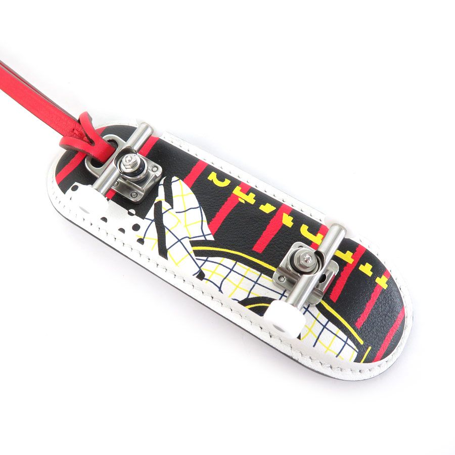 エルメス　HERMES フィンガースケートボード　チャーム　新品未使用 エルメス<br>フィンガースケートボード<br>チャーム<br>クロ