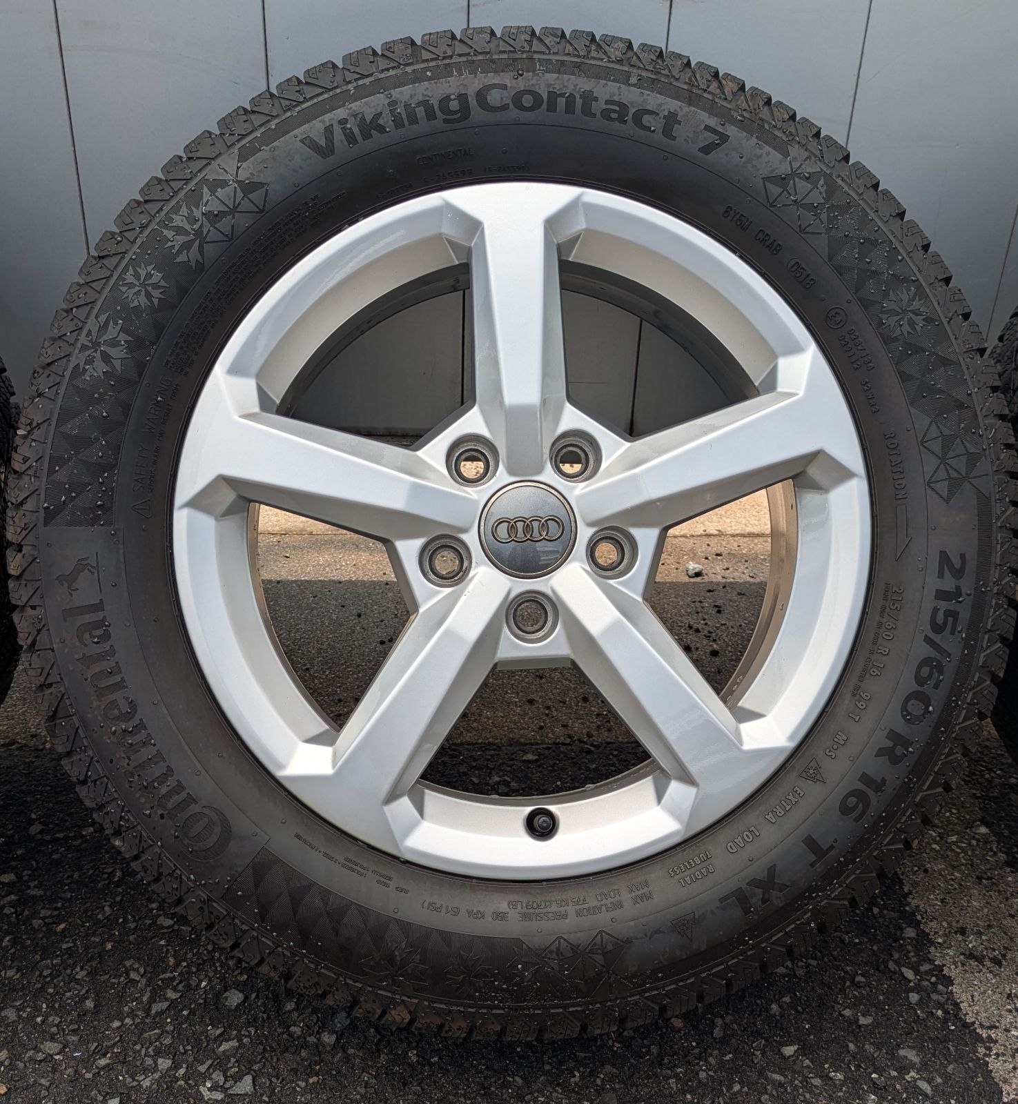 美品 スタッドレスセット アウディQ2 純正 215/60R16 アウディ Q2 パーツ情報 アウディQ2純正16インチのスタッドレス