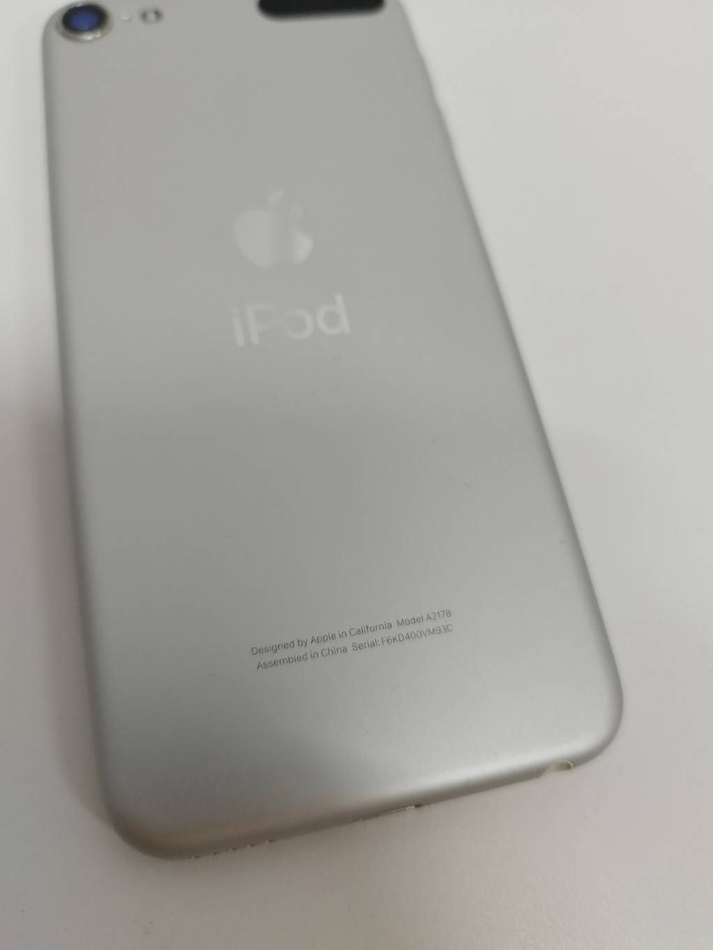 iPod touch 第7世代/32GB/A2178/シルバー〈MVHV2J/A〉 - メルカリ