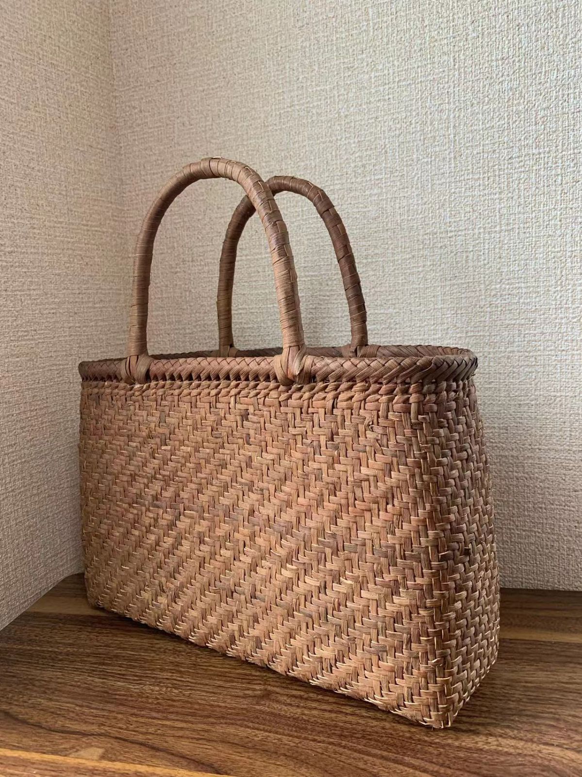 国産山葡萄　手作り　かごバッグ　網代編み 細ひご 国産山葡萄 手作り かごバッグ 網代編み A4サイズ適応