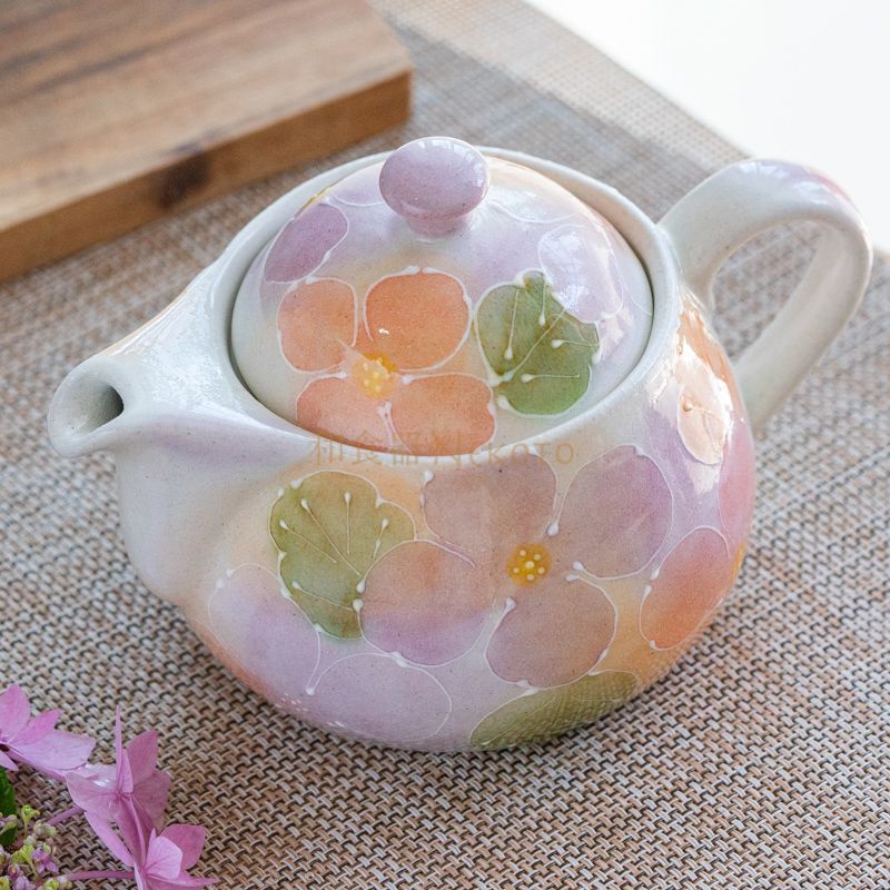 花模様のピンク陶器急須