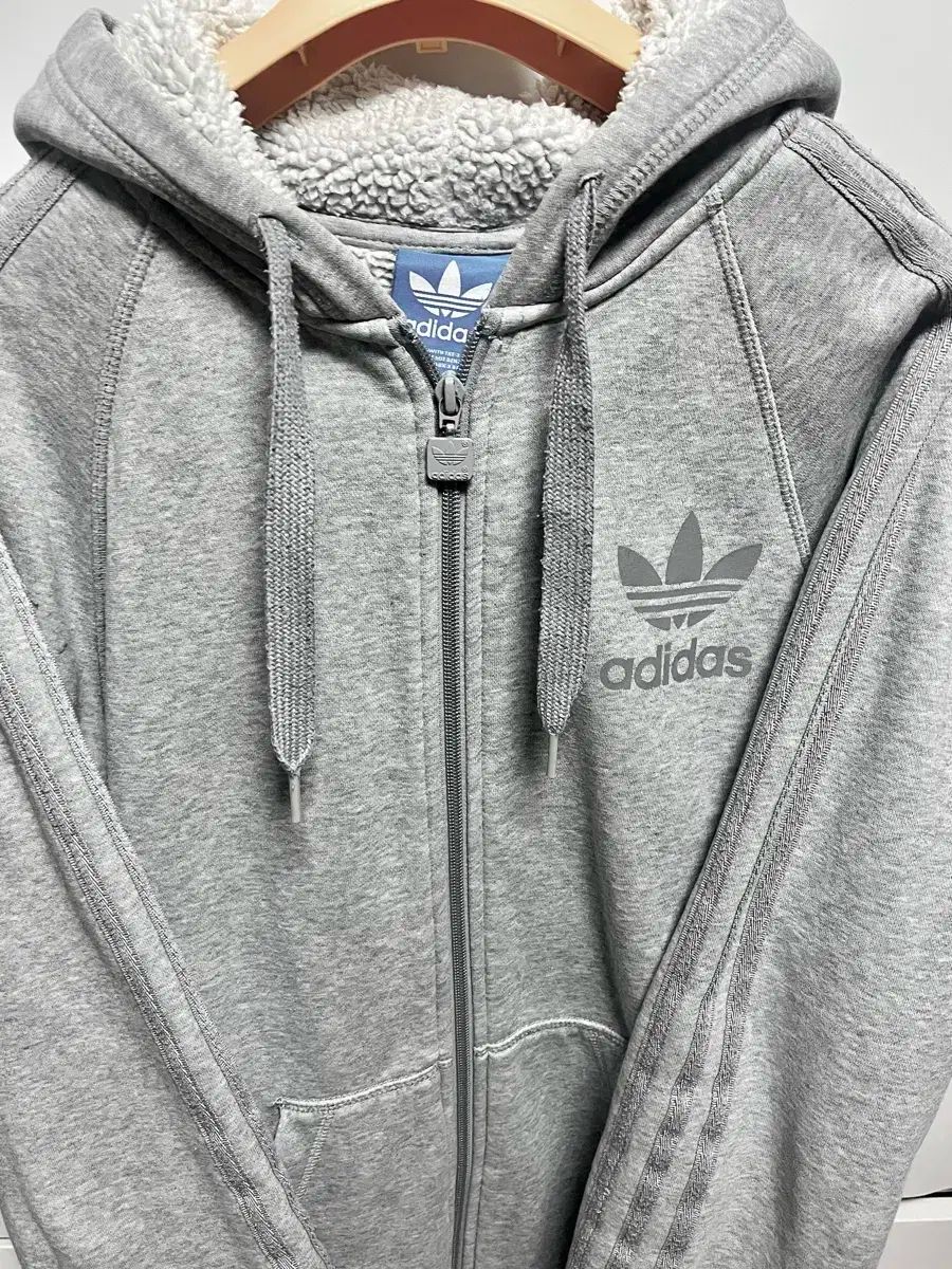 adidas(アディダス) 裏起毛 ジップアップパーカー フード付き グレー