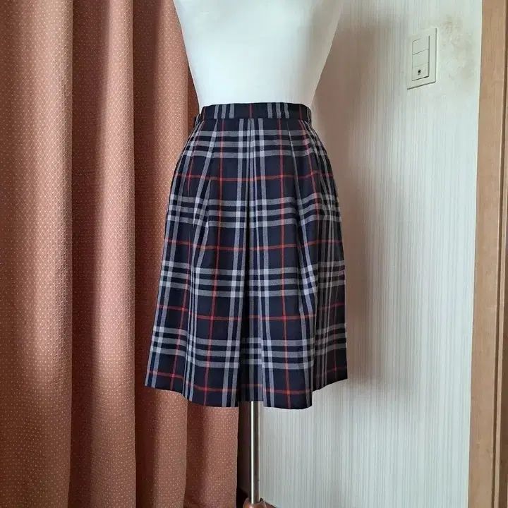 バーバリー ネイビーチェック プリーツスカート