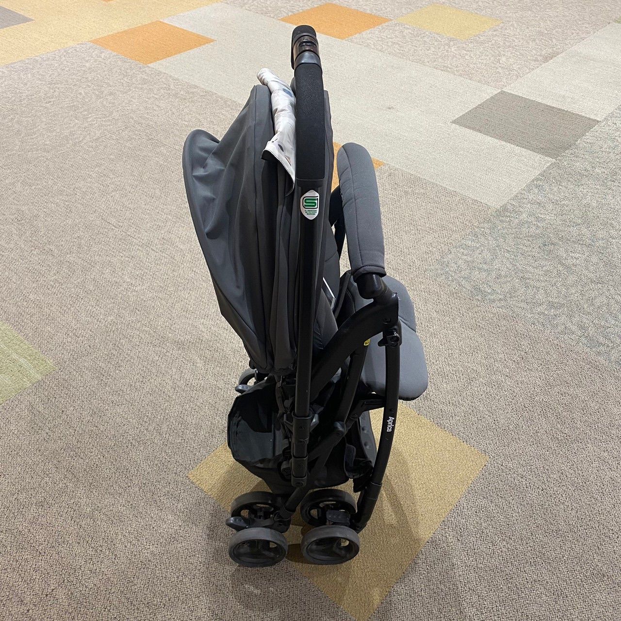 Aprica　ベビーカー　カルーンエアー メッシュ　ジャングルパラダイス　グレー Aprica カルーンエアー メッシュ ジャングルパラダイス グレー