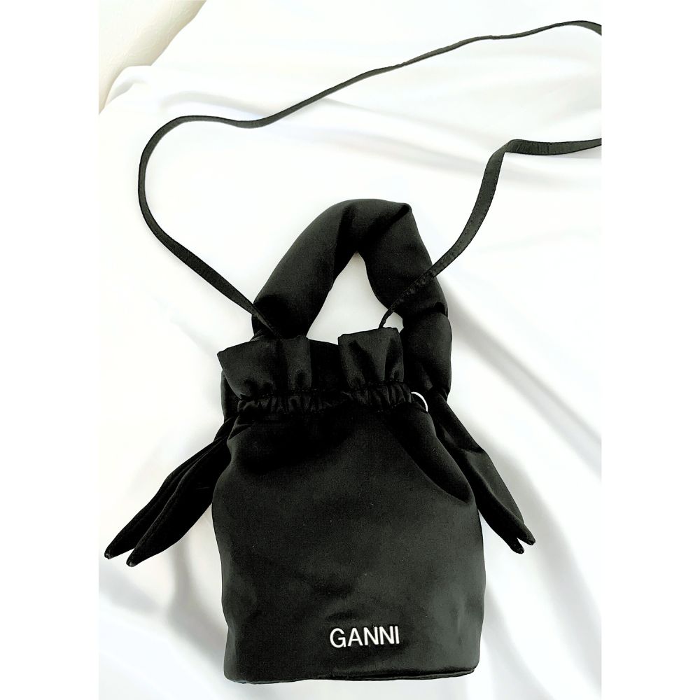 2-3日でお届け》新品【Ganni】「オケージョン」サテン ハンドバッグ