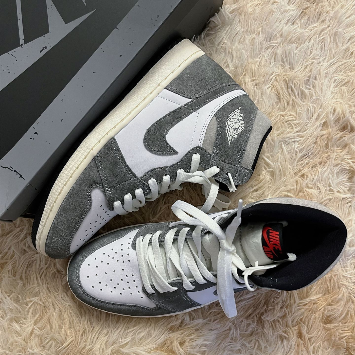 Nike ナイキ AIR JORDAN 1 RETRO HIGH OG BLACK AND SMOKE GREY エアジョーダン1 ブラックアンドスモークグレー ハイカットスニーカー