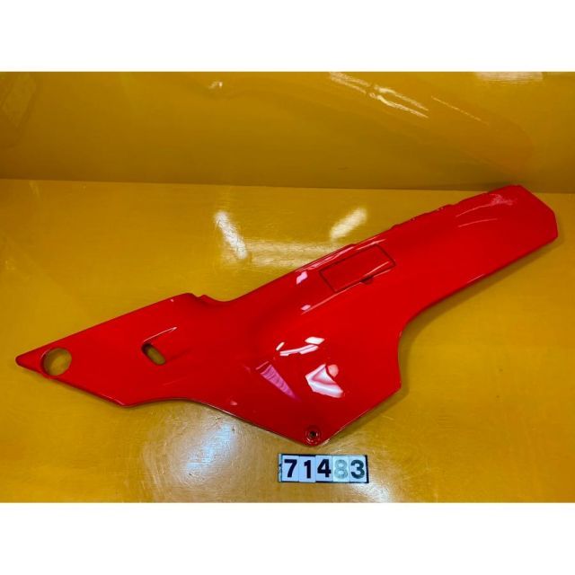 71483 HONDA ホンダ NS 250 R NC 11 ボディカバー シートカウル サイド 左 赤 83700 KM 4 0200