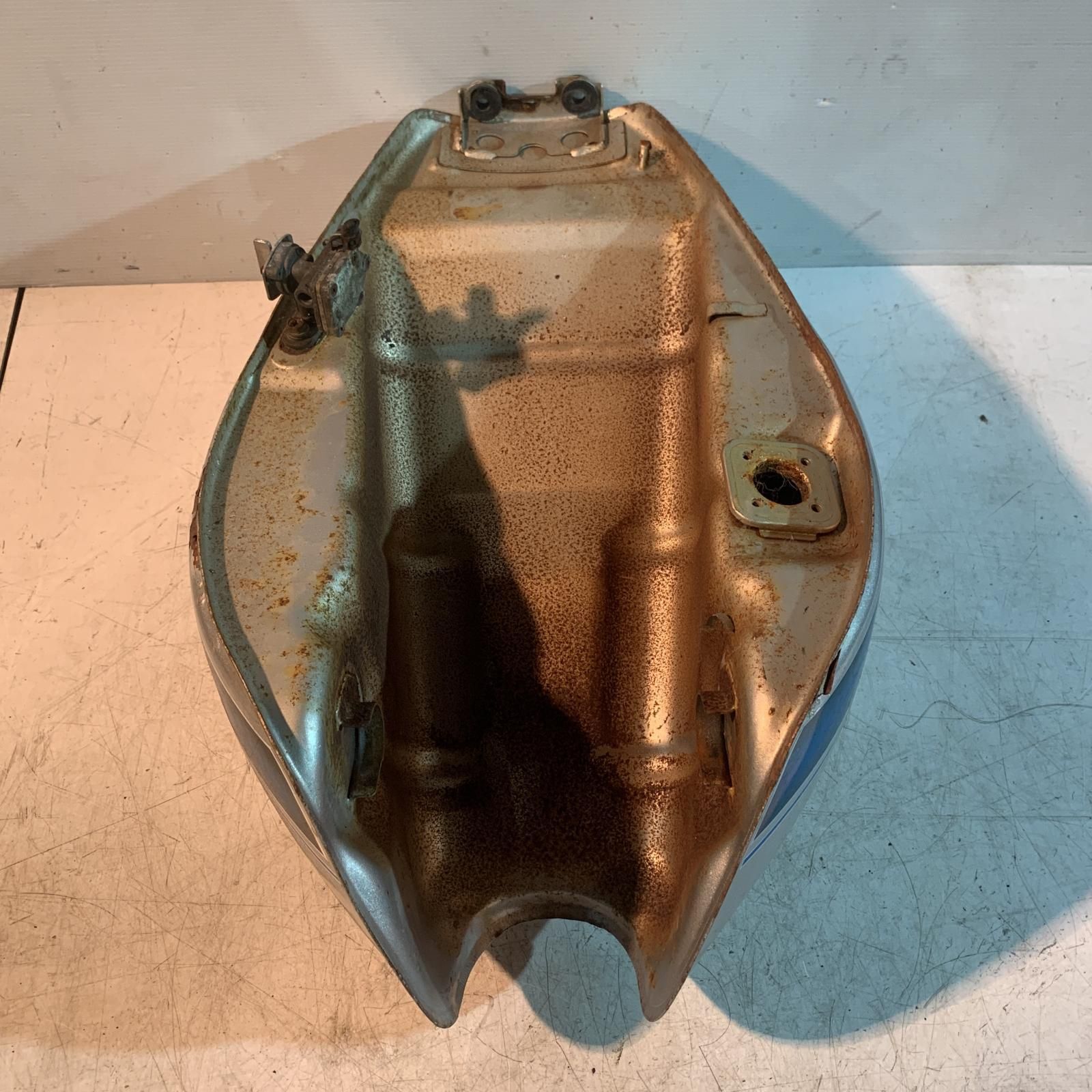 KAWASAKI ゼファー400タンク ゼファー400χ、純正ガソリンタンク【G-7】/【G-8】モデル