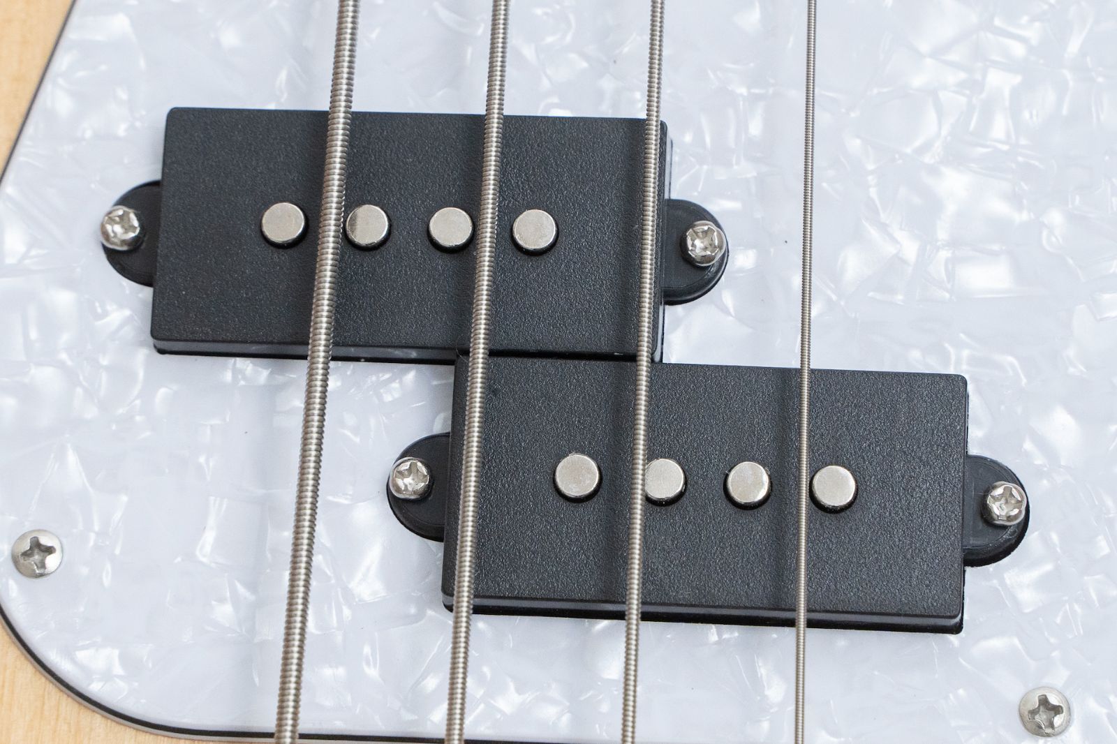 new】woofy basses / ONE series Pup 4 Natural - メルカリ