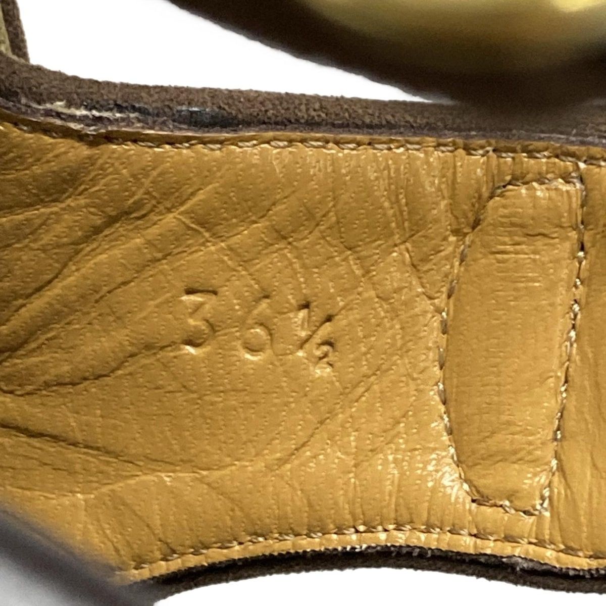 - ベージュ×ダークブラウン