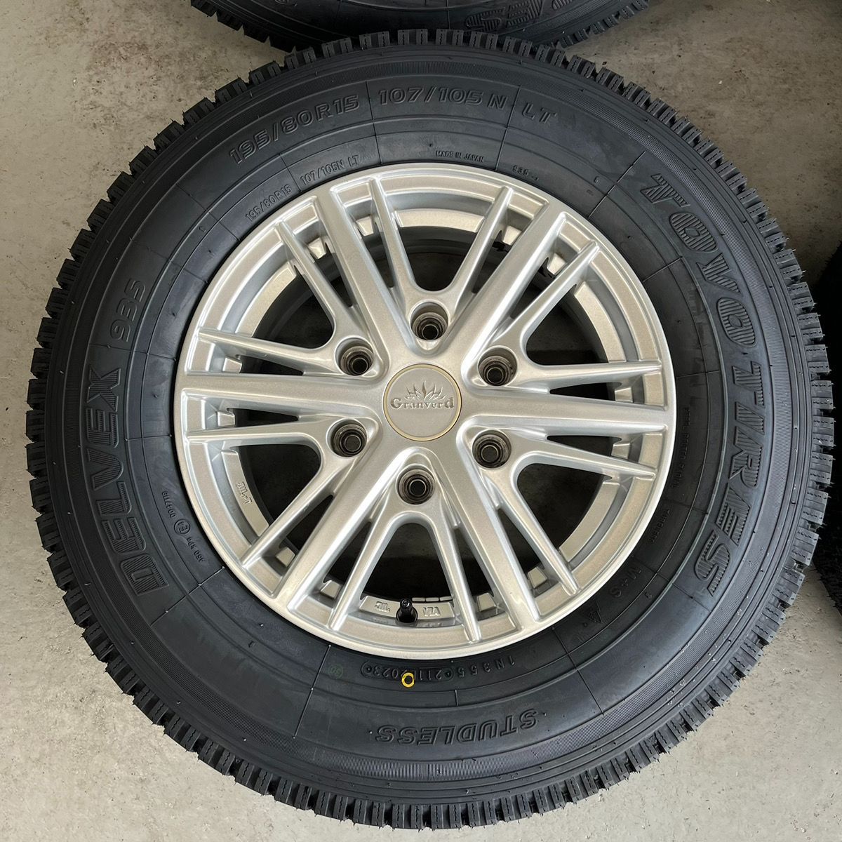 ハイエース タイヤホイールセット 195/80R15 107/105