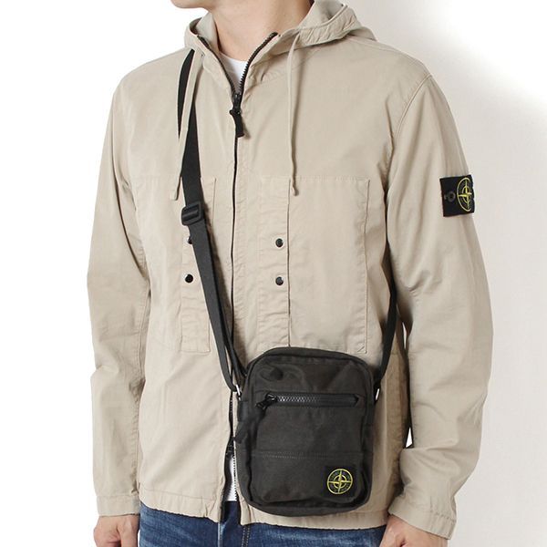 レア！　ストーンアイランド メッセンジャーバッグ　テック系 Stone Island コンパスモチーフ メッセンジャーバッグ (STONE