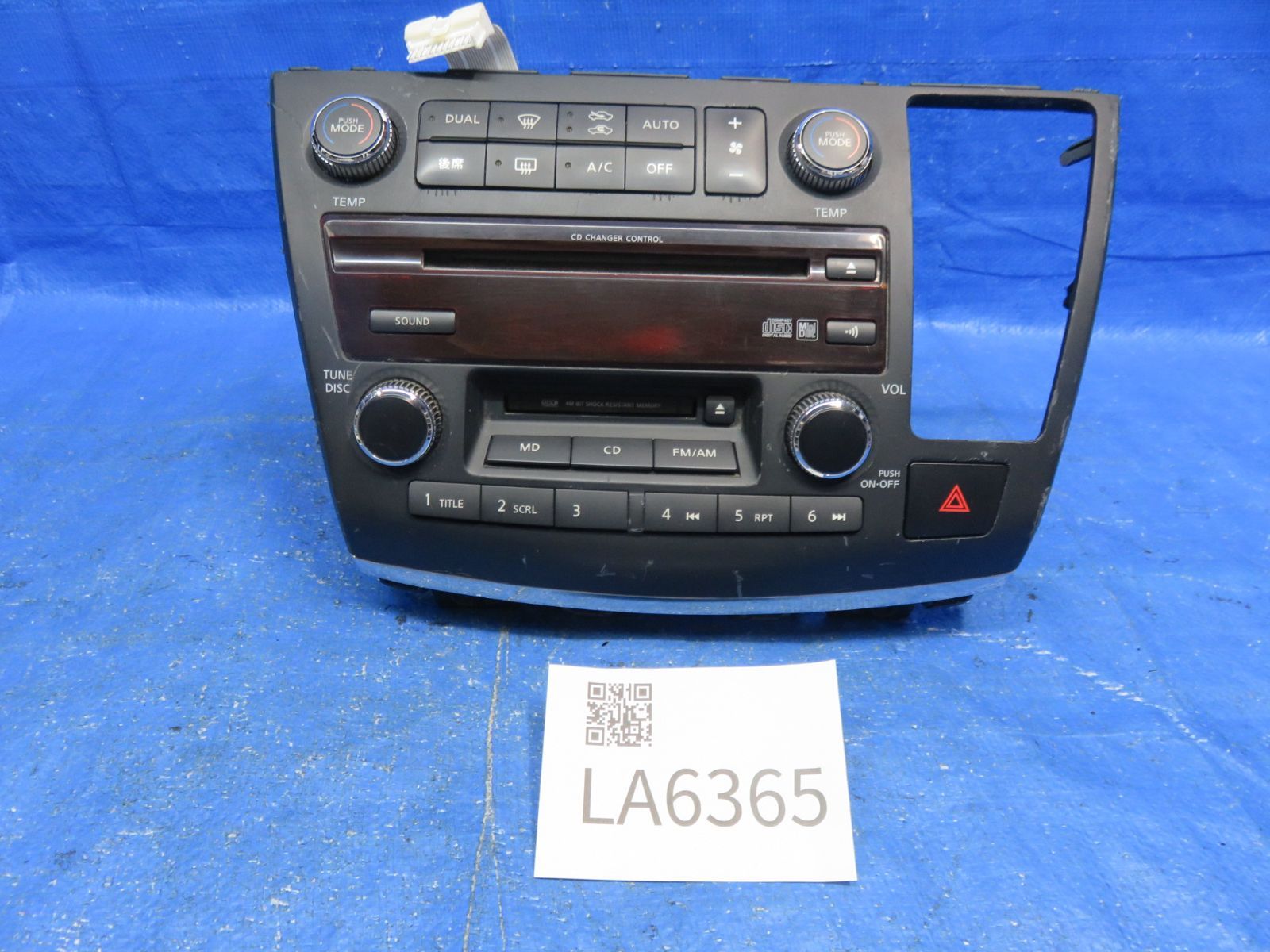 LA6365* 動作OK 日産 エルグランド E51 センターパネル CD/MD