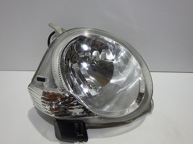 シエンタ ヘッドライト左右 ハロゲン NCP81/85 前期 52-123 61 シエンタ ヘッドライト左右 ハロゲン NCP81/85 前期 52-123 61