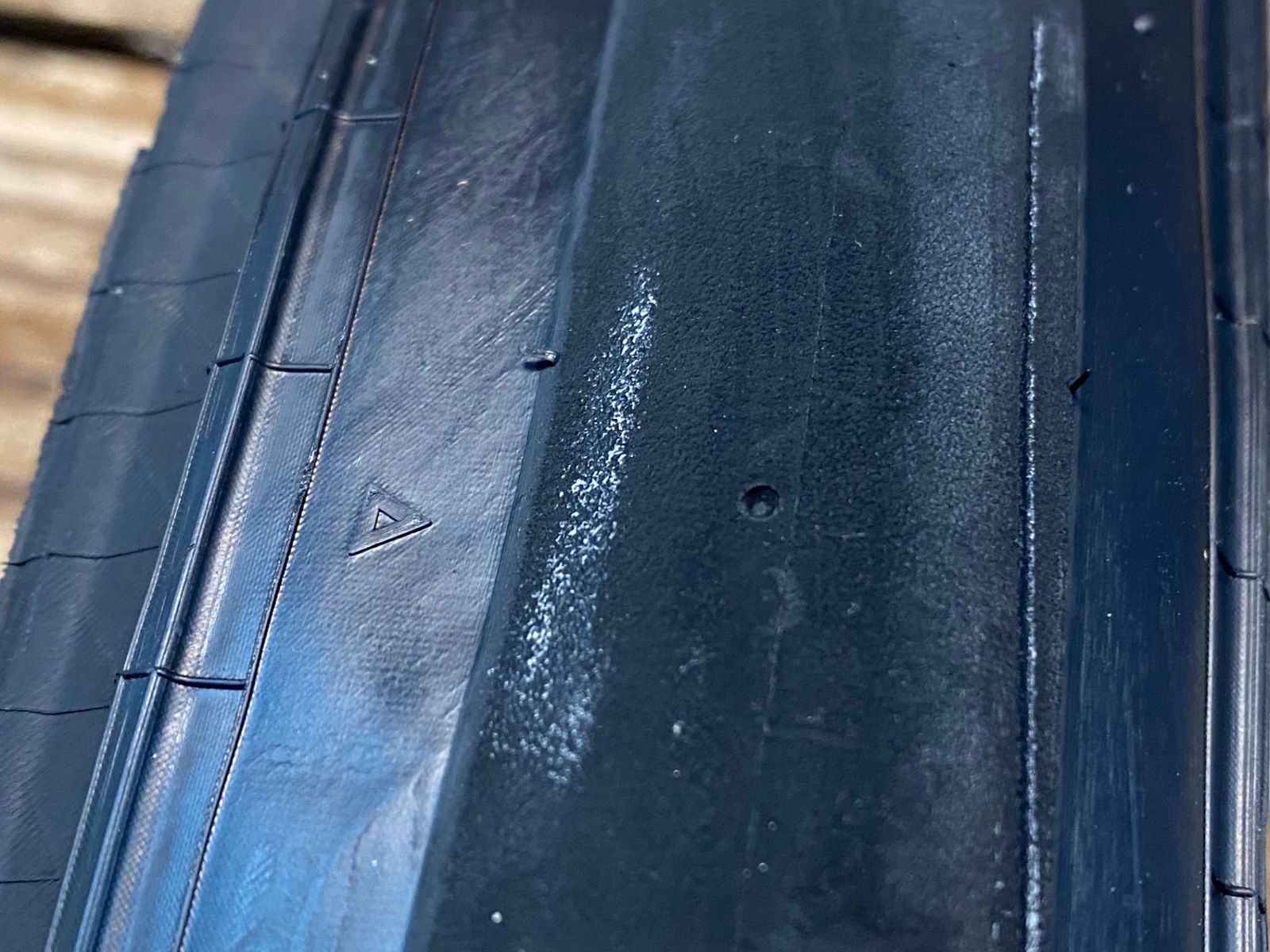 クリチャータイヤ 700x23C