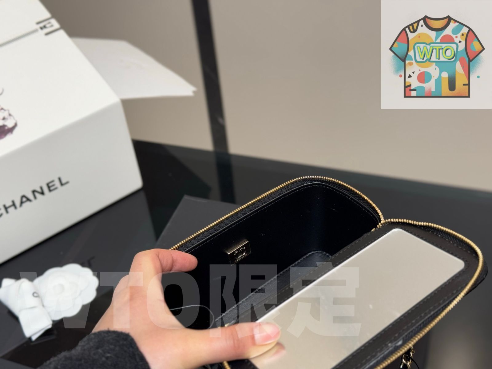 今日WTO】Chane Handle Makeup Box シャネ ハンドル メイク