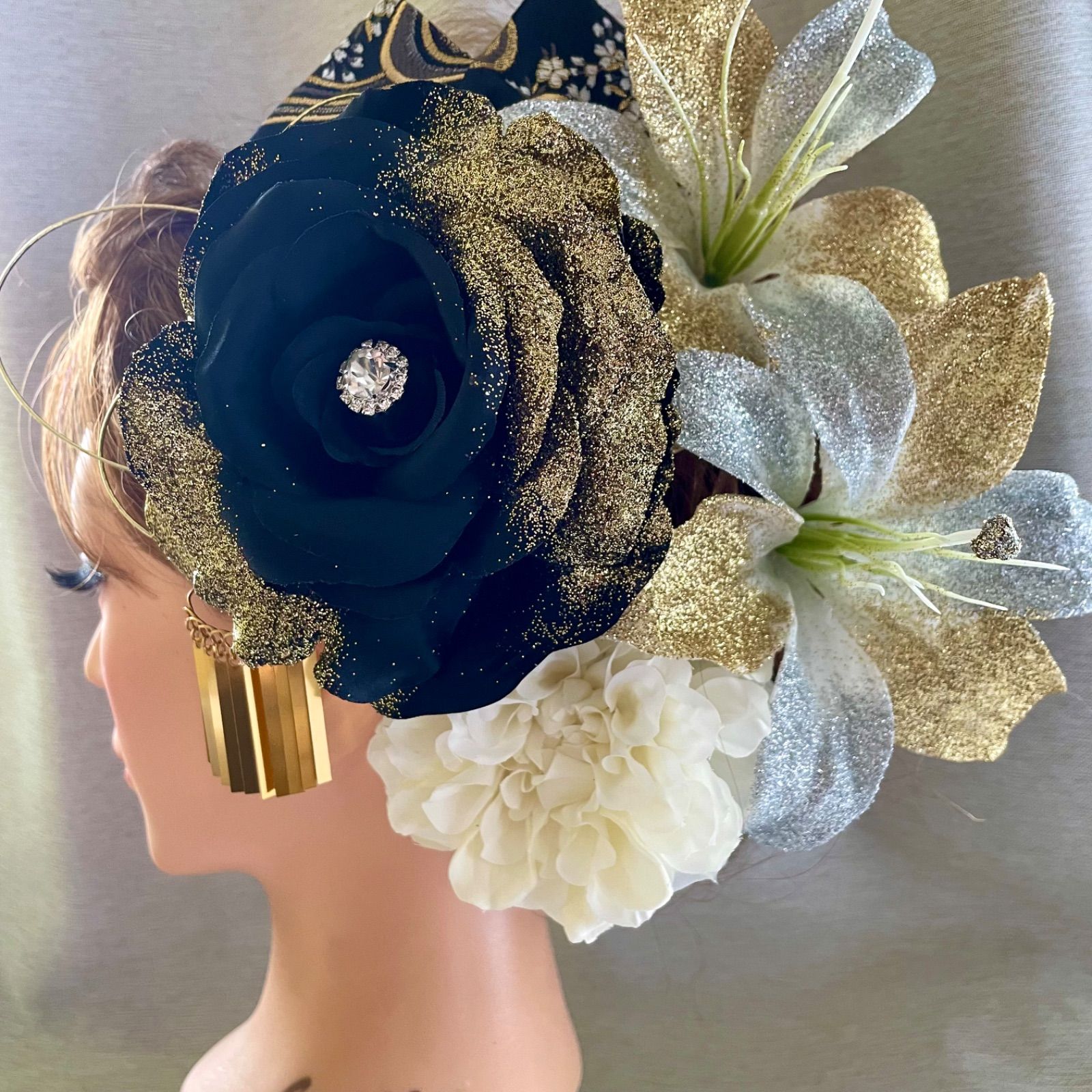 【美品】FOXEY ブローチ ビジュー ラインストーン ブラック系 極美品✨希少】 FOXEY ラインストーン フラワーモチーフ ブローチ