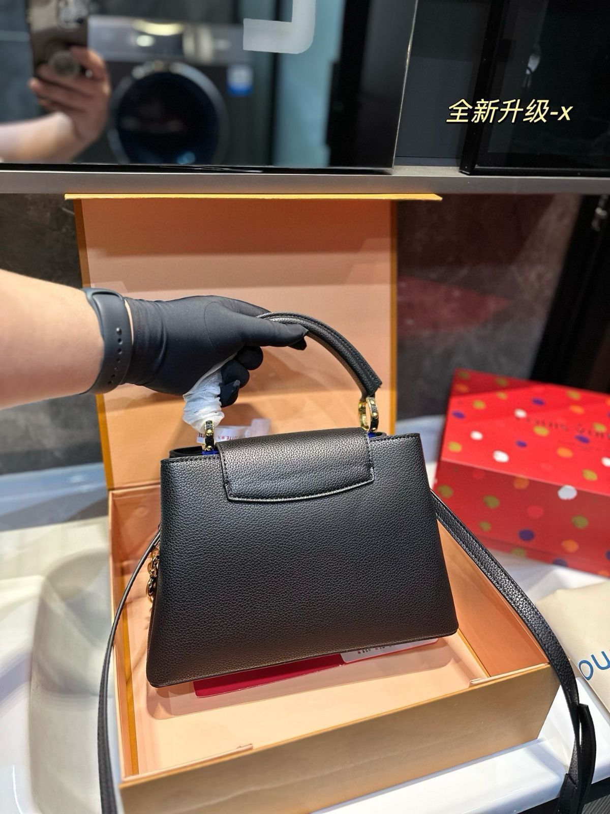 LVCapucines ハンドバッグ