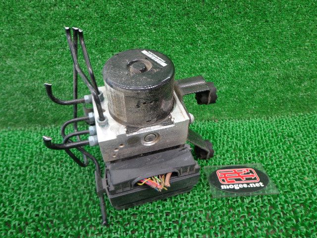 4FQ7006 BHV6 BMW 1シリーズ DBA-1A16 F20 前期型 2012年 116i スポーツ ABSアクチュエーター 3451-6857323-01