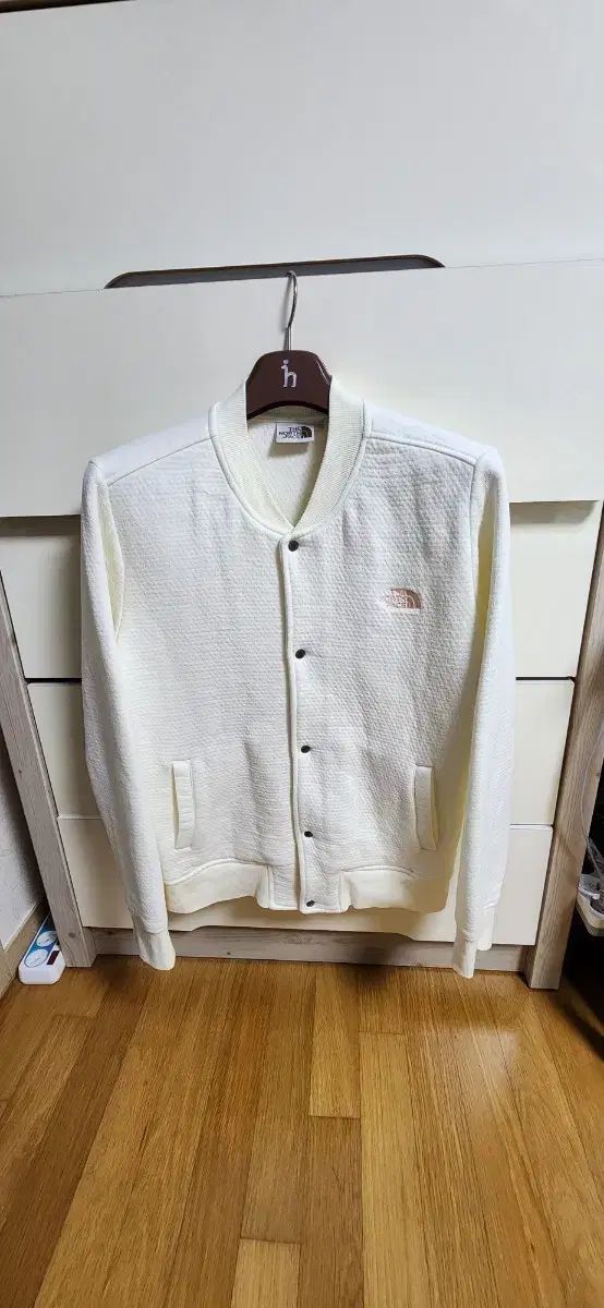 THE NORTH FACE ザノースフェイス 新モデル ユニセックス ジャケットです 100 77 88