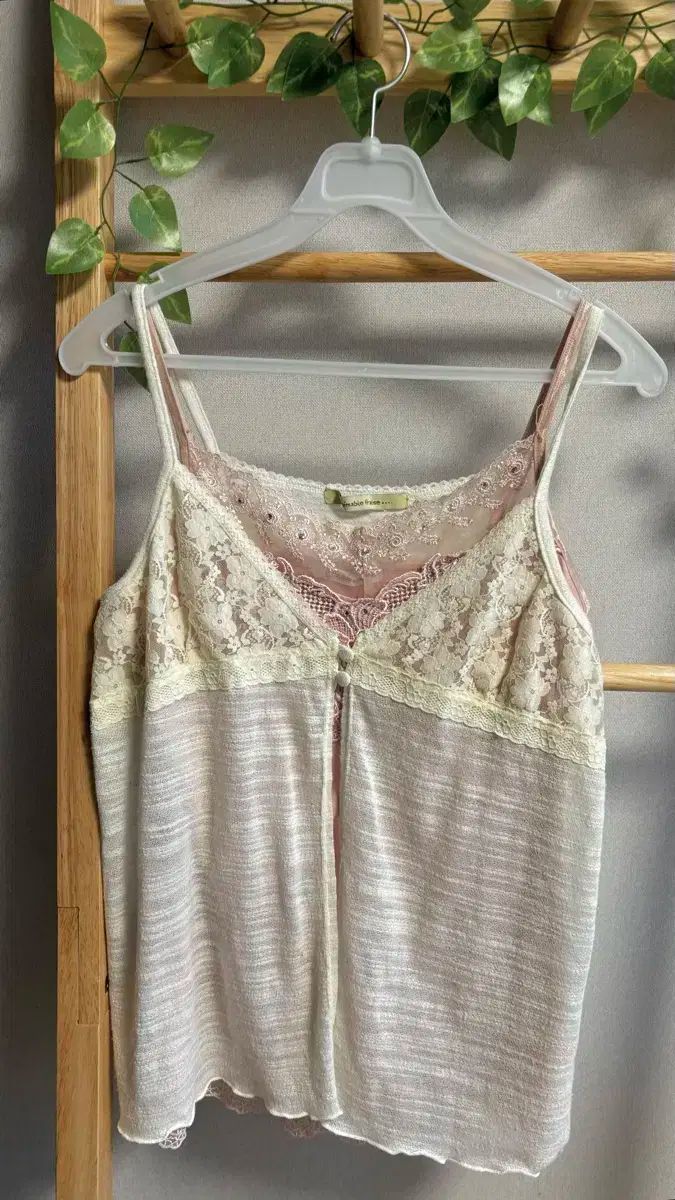 ヴィンテージ コーデ 森ガール ピンク カーディガン レースノースリーブ