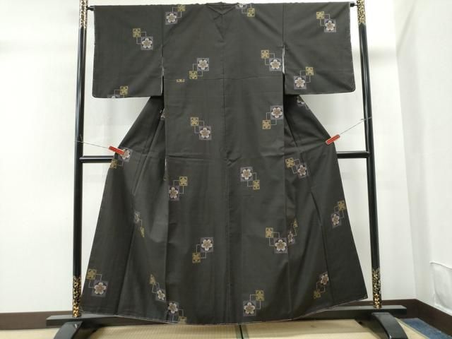 平和屋着物●本場大島紬　9マルキ　泥染め　地空き　色紙重ね舞桜文　当田安憲作　証紙付き　正絹　逸品　未使用　CAAS6758yc 平和屋着物○本場大島紬 9マルキ 泥染め 地空き 色紙重ね舞桜文 当田安