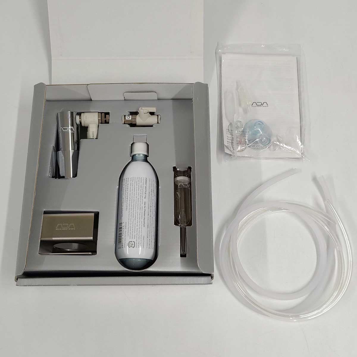ADA CO2フォレストボトルとレアなトロピカルフォレストボトル 計