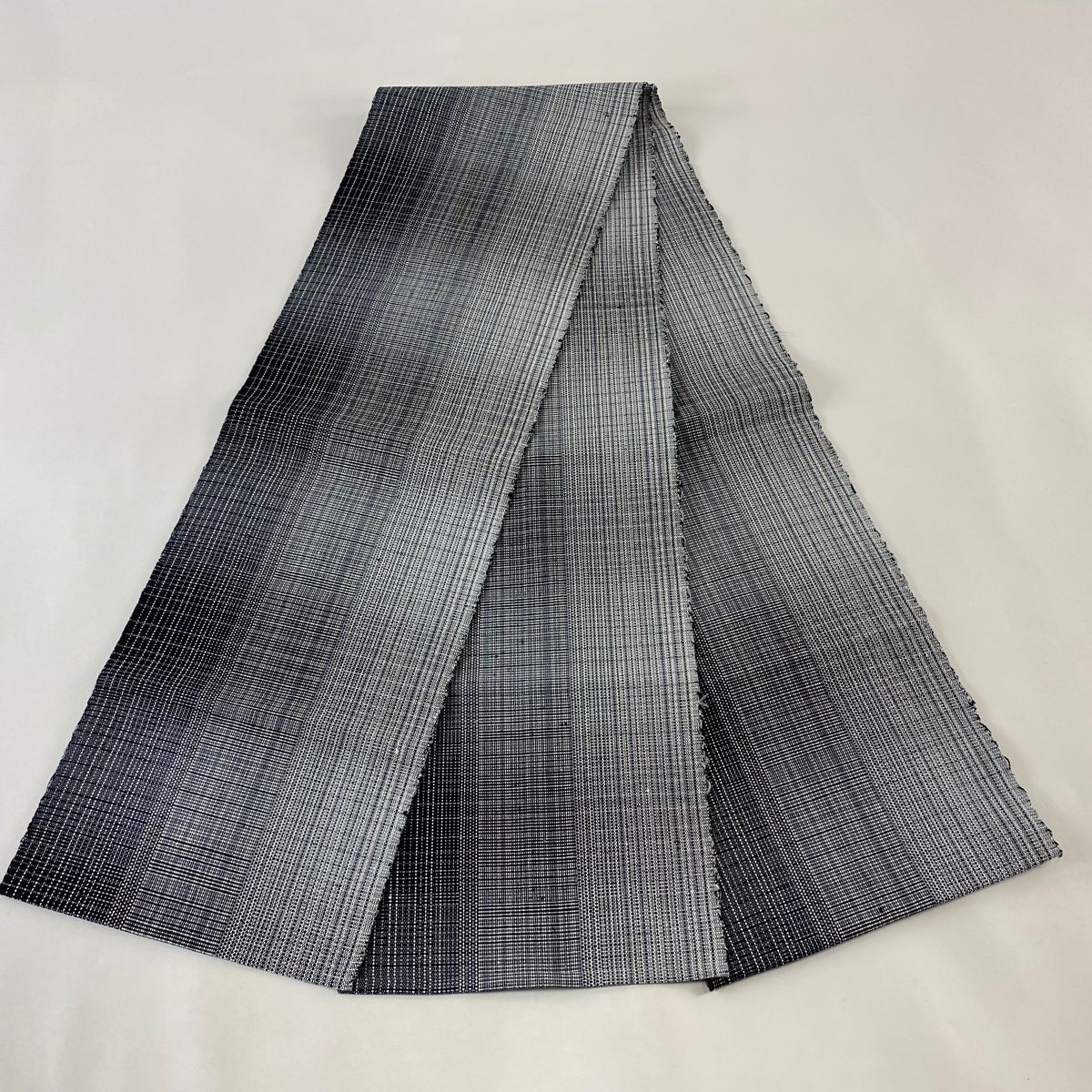 505mt5☆鈴乃屋 十日町紬 単衣 正絹 井絣 青緑色☆しつけ付き未使用品 505mt5☆鈴乃屋 十日町紬 単衣 正絹 井絣 青緑色☆しつけ付き未