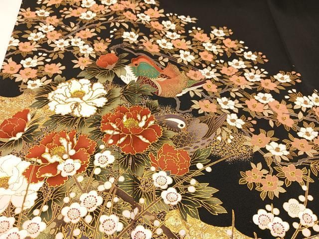 D687 黒留袖　華文　金彩　落款　正絹　着物　袷　　極美品 黒留袖 正絹 着物 金箔金彩 家紋入り レディース
