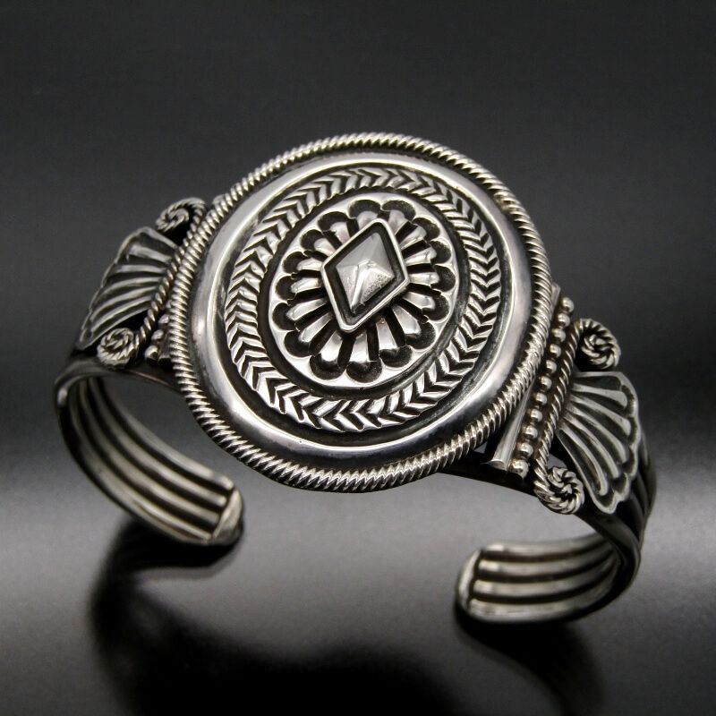 未使用 NAVAJO ナバホ族 トライブ柄 スタンプワーク ステンレスバングル INDIAN JEWELRY ナバホ族|スタンプワーク|シルバー|バングル