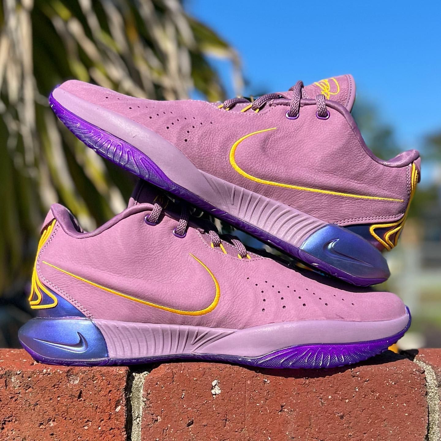 NIKE LEBRON 21 'LAKERS' ナイキ レブロン 21 【MEN'S】 violet dust/univ gold-purple  cosmos FV2346-500