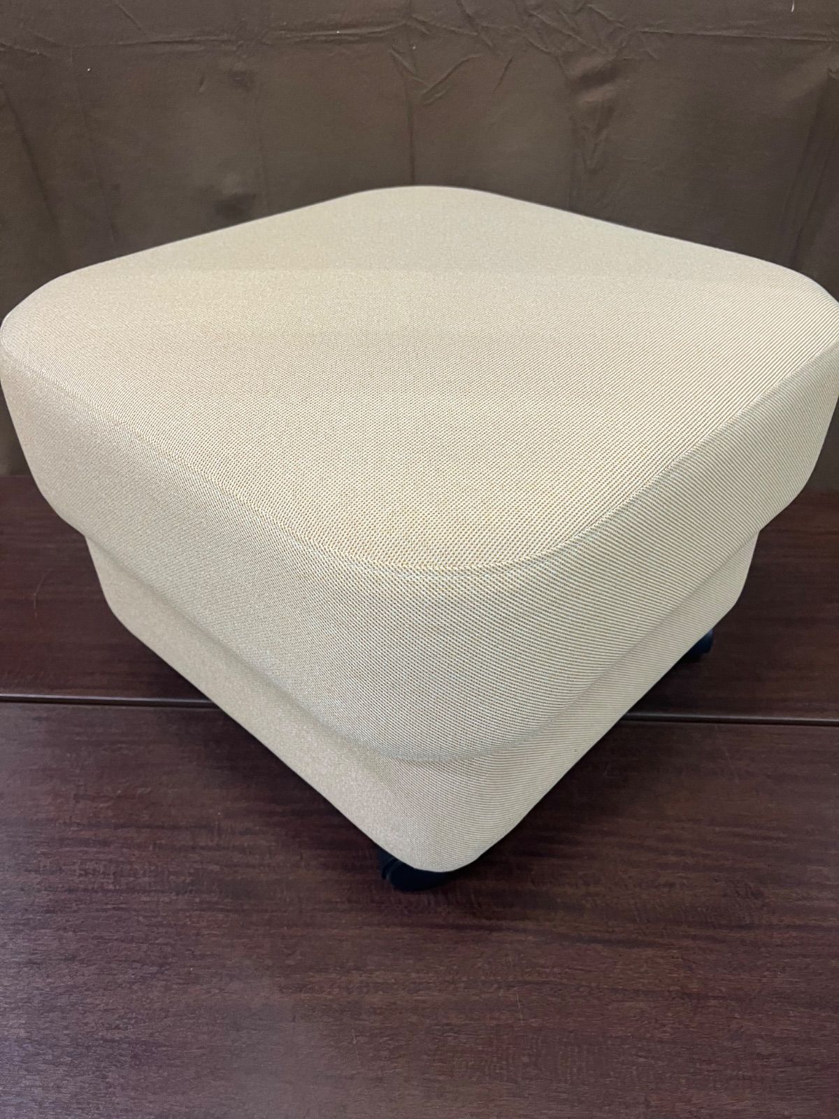 【美品】イトーキ クリエイティブワーク家具 ピナモ スツール イトーキ クリエイティブワーク家具 ピナモ スツール