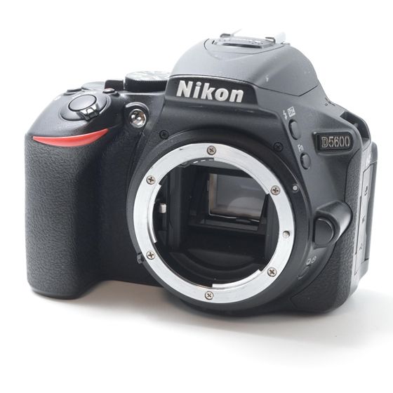 ニコン Nikon D5600 ダブルズームキット